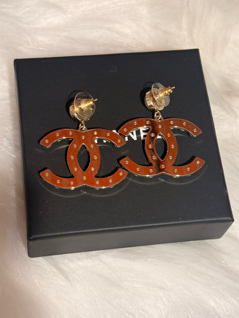 CHANEL
Pearl Large CC Drop Earrings Gold-Tone - Picture 3 of 5